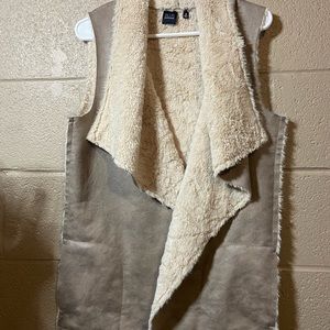 Blue saks fifth avenue fur and faux leather vest cream size small